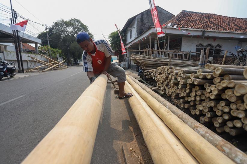 Jelang HUT ke-81 RI, Pesanan Pohon Pinang Meningkat - Bagian 2