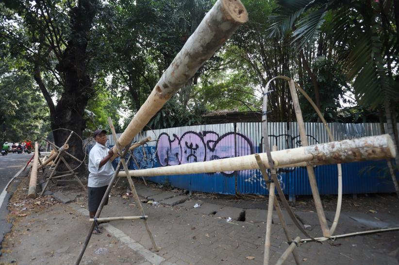 Jelang HUT ke-81 RI, Pesanan Pohon Pinang Meningkat - Bagian 3