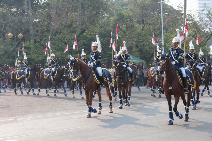 Momen Kereta Kencana Bawa Sang Saka Merah Putih Menuju Istana Merdeka    - Bagian 3