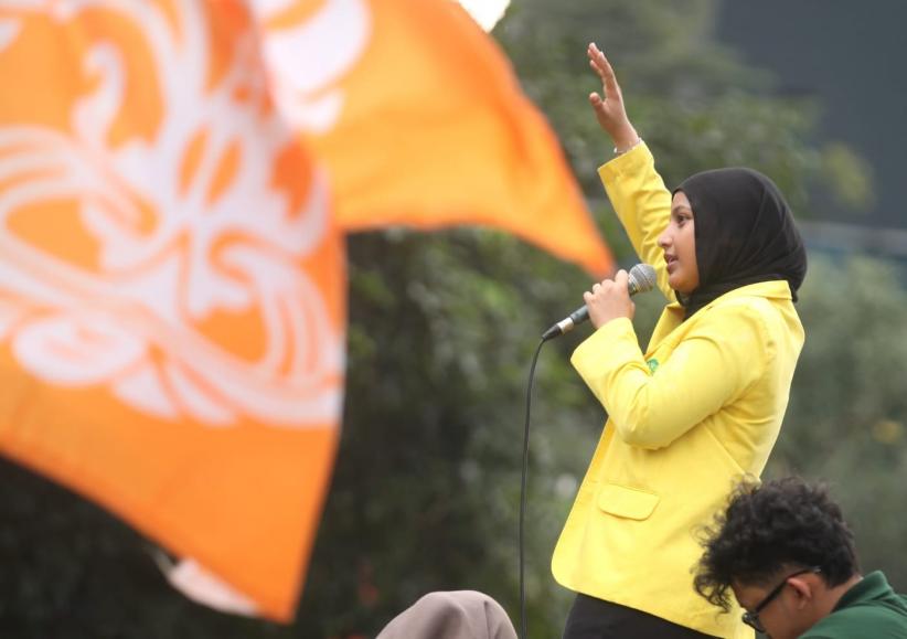 Wakil Ketua BEM UI Fatimah Azzahra Orasi Bikin Polisi Terdiam - Bagian 2