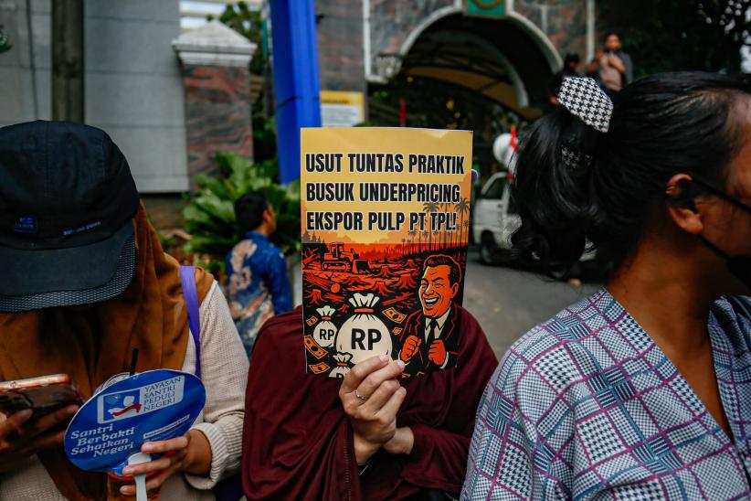 Poster “Adili Sukanto Tanoto” Warnai Aksi Massa di Kejagung  - Bagian 3
