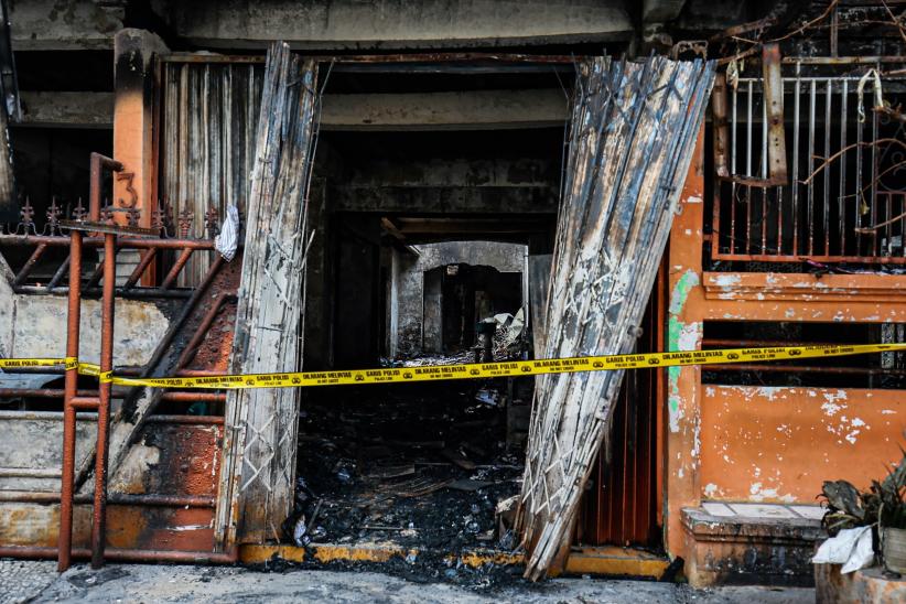 Penampakan Rumah Kos Hangus Terbakar di Tebet, 4 Orang Tewas - Bagian 3