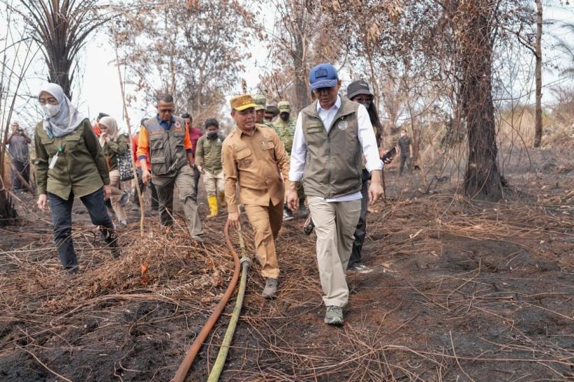 Atas Perintah Presiden Prabowo, Menhut Turun Tangani Karhutla Kalbar - Bagian 1