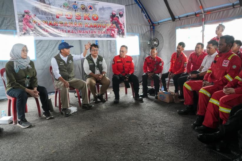 Atas Perintah Presiden Prabowo, Menhut Turun Tangani Karhutla Kalbar - Bagian 4