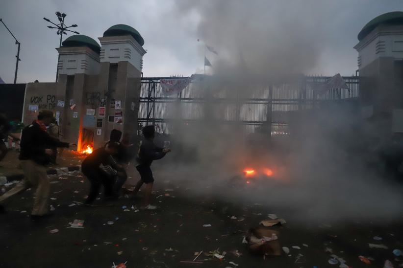 Aksi Tuntut RUU Perampasan Aset Disahkan di DPR Berujung Bentrok - Bagian 2