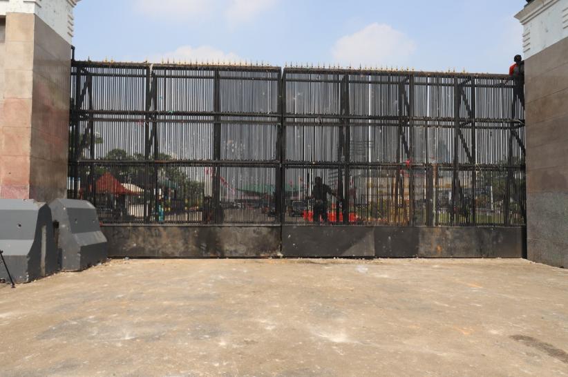 Gerbang DPR dan Kawasan Slipi Dibenahi Pascakerusuhan - Bagian 2