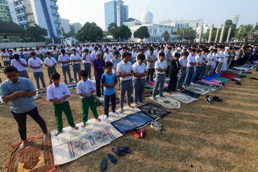 Ratusan Umat Islam Salat Istisqa di Halaman Masjid Al Azhar Jakarta - Bagian 1