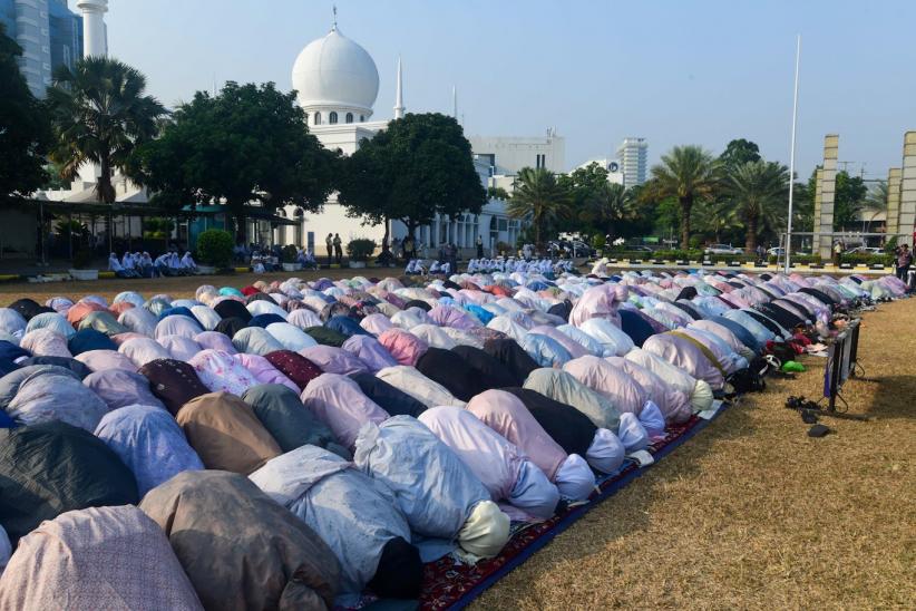 Ratusan Umat Islam Salat Istisqa di Halaman Masjid Al Azhar Jakarta - Bagian 2