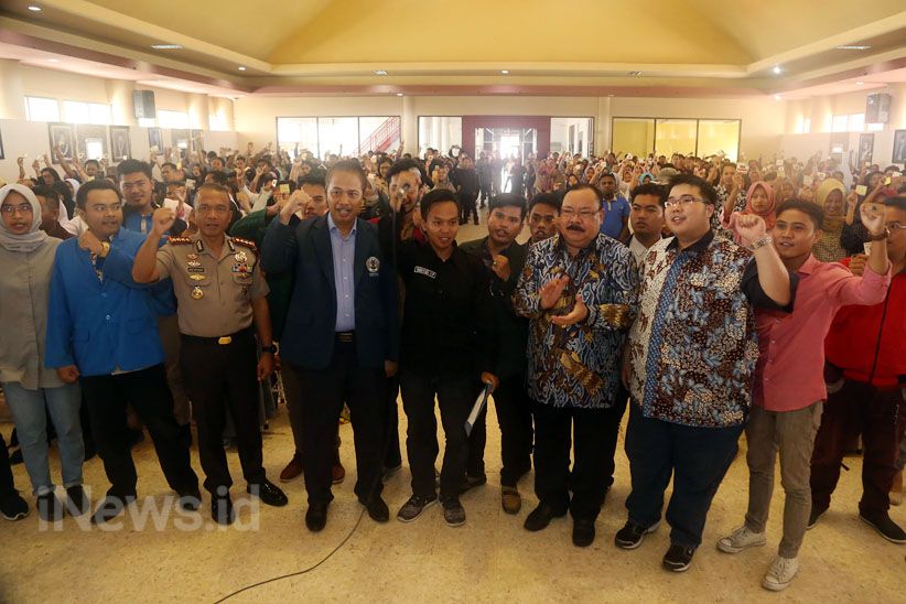 Ratusan Mahasiswa Surabaya Deklarasi Melawan Hoaks - Bagian 1