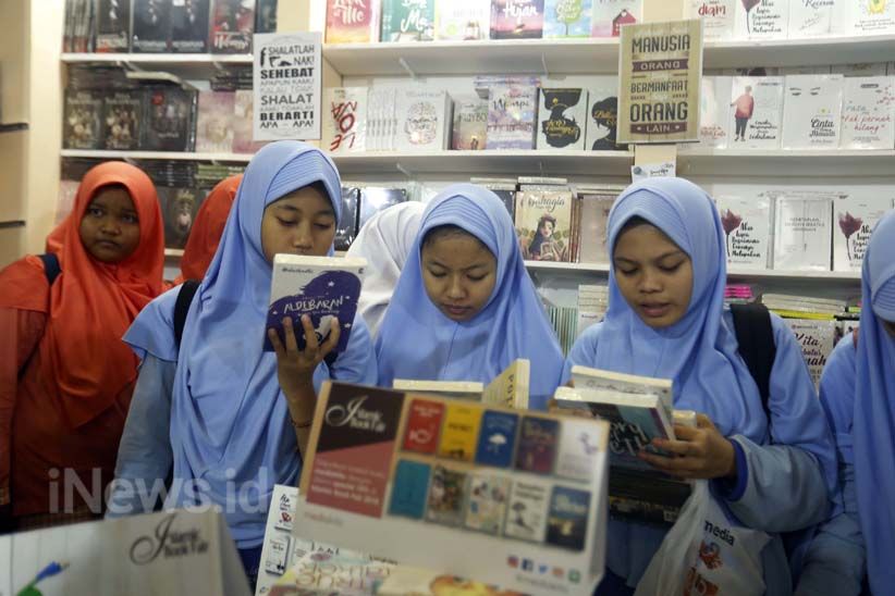 Ribuan Pengunjung Padati Islamic Book Fair 2018 - Bagian 3
