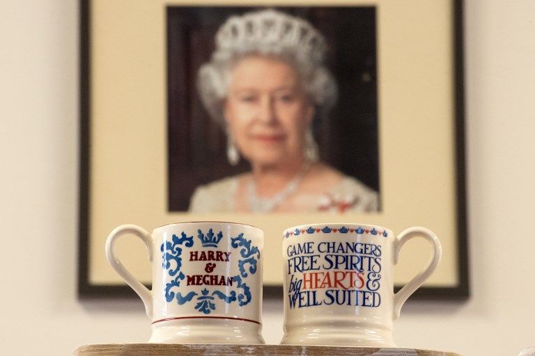Suvenir Pernikahan Pangeran Harry dan Meghan Dibuat Massal, Ini Bentuknya - Bagian 1