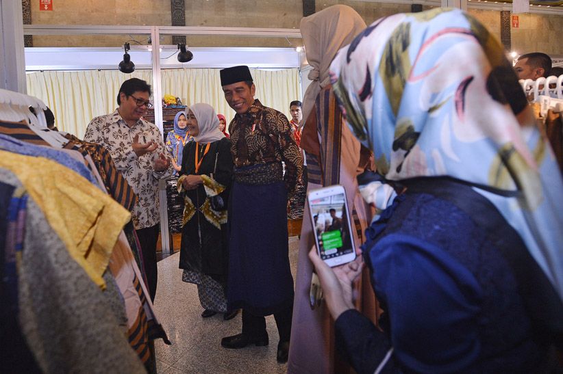 Pakai Kain Tradisional, Jokowi Hadiri Muslim Fashion Festival Indonesia 2018 - Bagian 2