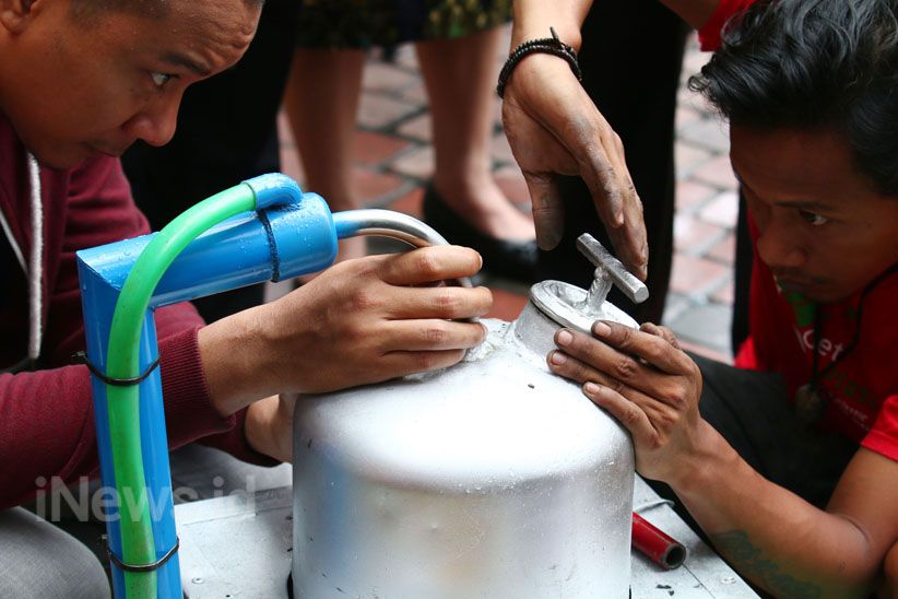 Komunitas Ini Daur Ulang Sampah Plastik Jadi Bahan Bakar Minyak - Bagian 3