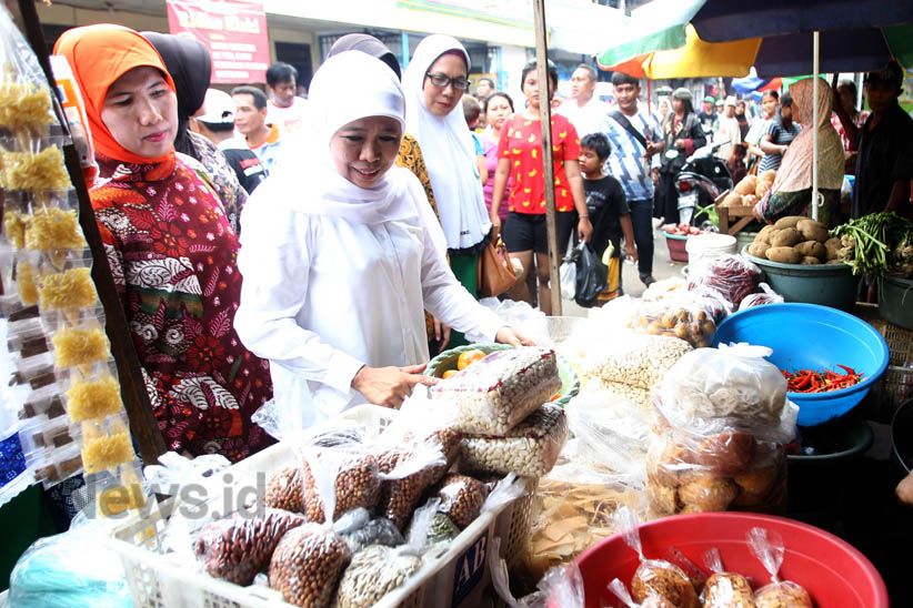 Khofifah Blusukan ke Pasar Kawasan Eks Lokalisasi Dolly - Bagian 1