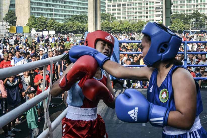Seru, 2 Petinju Bertarung di Car Free Day - Bagian 1