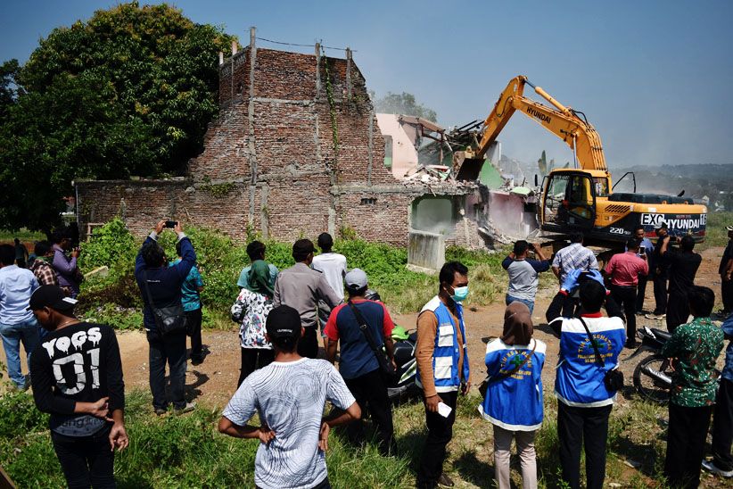 Rumah Terakhir di Jalur Proyek Tol Semarang-Batang Dieksekusi - Bagian 2