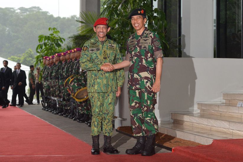 Pakai Baju Loreng, Presiden Jokowi dan Sultan Brunei Kunjungi Mabes TNI - Bagian 1