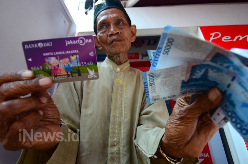 Pemprov DKI Jakarta dan Bank DKI Distribusikan Kartu Lansia Jakarta - Bagian 4