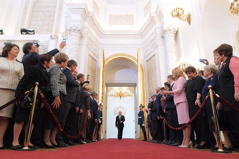 Gaya Vladimir Putin Tiba di Kremlin untuk Dilantik Jadi Presiden Rusia - Bagian 4