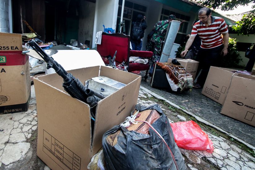 Warga Blokir Jalan Arteri Pondok Indah Protes Pengosongan Rumah Dinas TNI  - Bagian 2