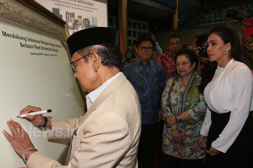 Habibie dan Megawati Dukung Indonesia Jadi Negara Industri Berbasis Riset dan Inovasi  - Bagian 3