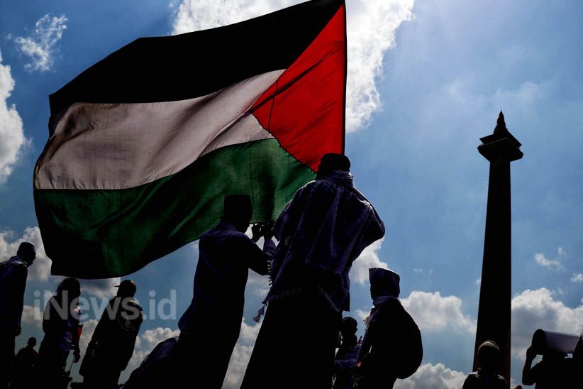 Aksi Ribuan Massa Bela Palestina Tolak Pemindahan Kedubes AS ke Yerusalem - Bagian 1