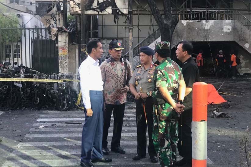 Kapolri: Pelaku Teror Bom 3 Gereja di Surabaya Diduga Satu Keluarga - Bagian 1