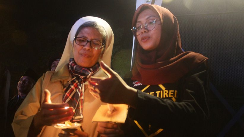 Aksi 1000 Lilin Solidaritas Korban Bom Surabaya, Kecam Terorisme - Bagian 2