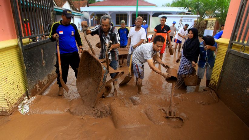 Banjir Lumpur di Banyuwangi Rendam Permukiman Warga - Bagian 1