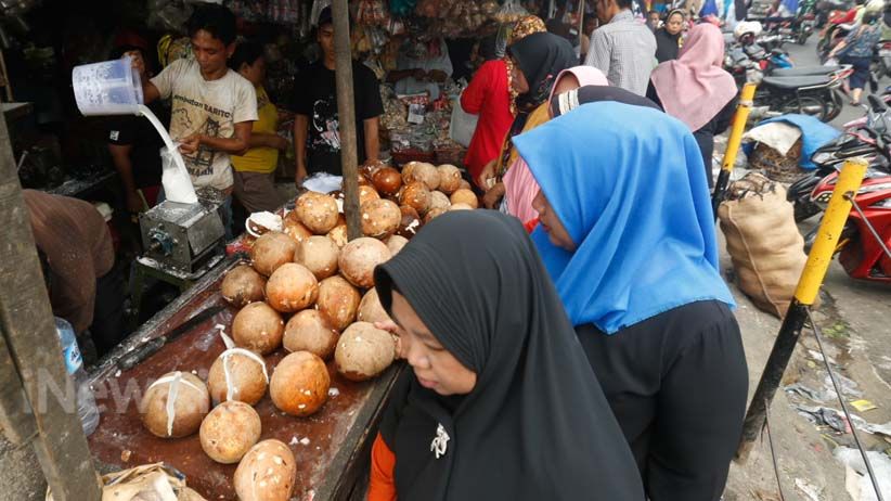 Suasana Belanja Kebutuhan Hari Pertama Ramadan di Pasar Pondok Labu - Bagian 2