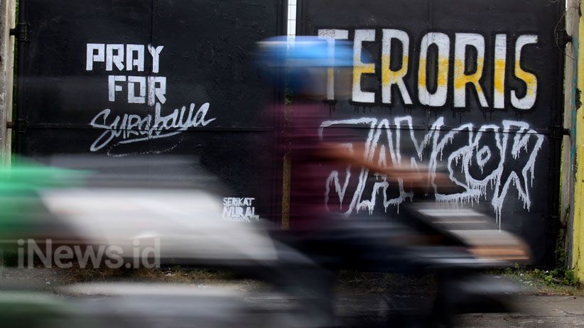 Spanduk Kecam Aksi Terorisme Bermunculan di Surabaya - Bagian 1