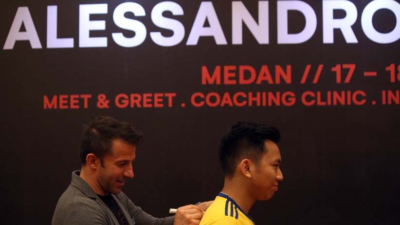 Cari Pemain Sepak Bola Berbakat, Del Piero Latih Anak-Anak Medan - Bagian 3