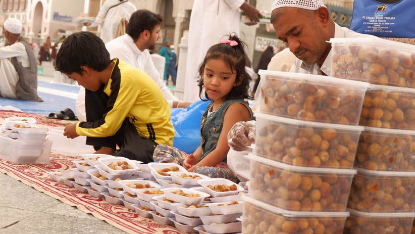 Ribuan Umat Muslim Buka Puasa Bersama di Masjid Nabawi, Begini Suasananya - Bagian 3