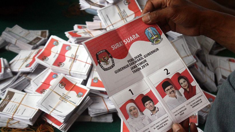 Surat Suara Pilgub Jatim Mulai Dilipat di KPU Ngawi - Bagian 1
