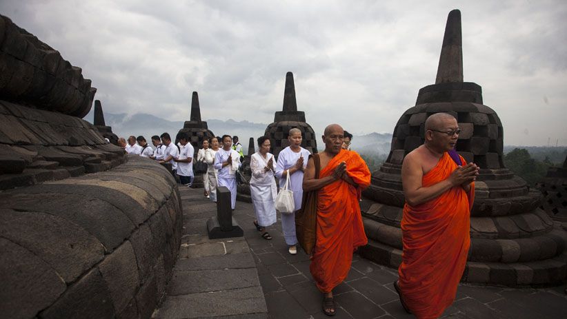 Umat Budha Gelar Ritual Doa Pagi Waisak di Candi Borobudur - Bagian 1