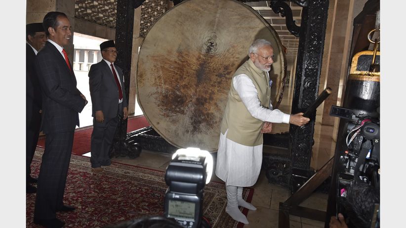 Presiden Jokowi Ajak PM India Narendra Modi Pukul Beduk Masjid Istiqlal - Bagian 1