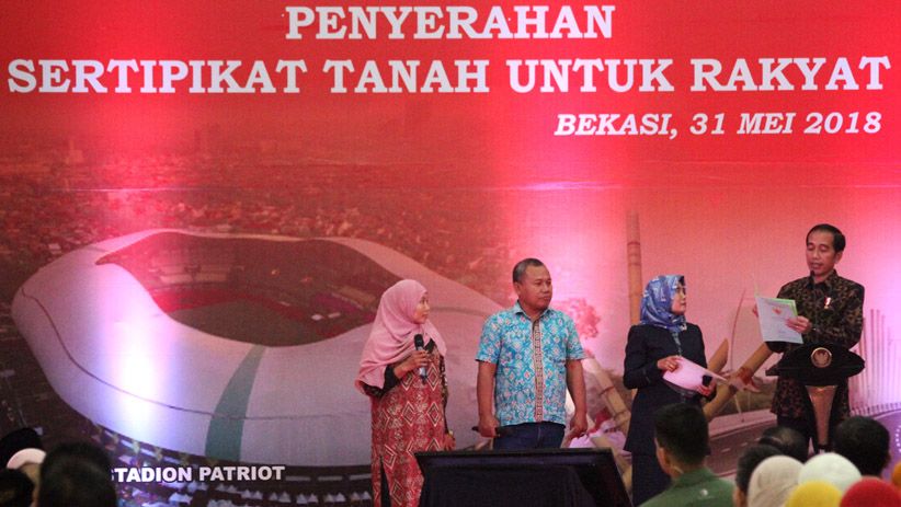 Presiden Jokowi Berikan Sertifikat Tanah kepada Warga Bekasi dan Jakarta Timur - Bagian 1