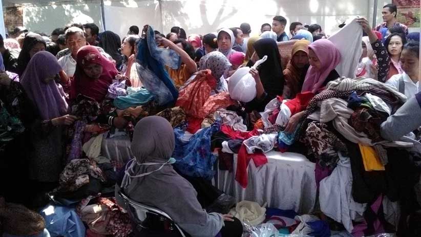 Ribuan Warga Kota Malang Serbu Pasar Murah Ramadan - Bagian 1