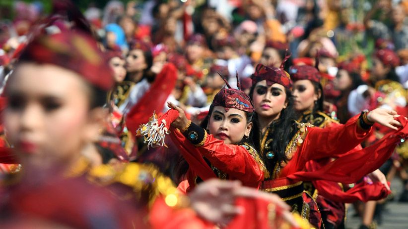 Meriahkan HUT Ke-725 Kota Surabaya, Ratusan Murid SD Tampilkan Tari Remo  - Bagian 5