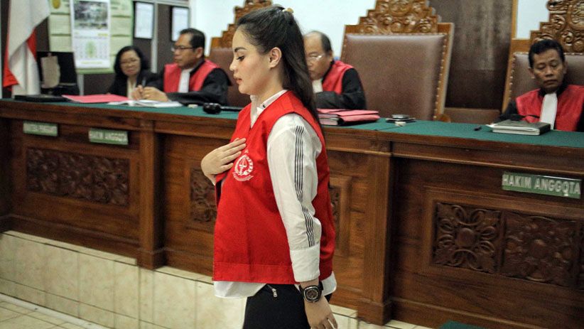 Ekspresi Jennifer Dunn Jalani Sidang Pleidoi Kasus Narkoba - Bagian 4