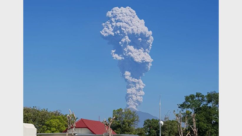 Foto-Foto Gunung Merapi Meletus Lagi Setinggi 6.000 Meter - Bagian 3