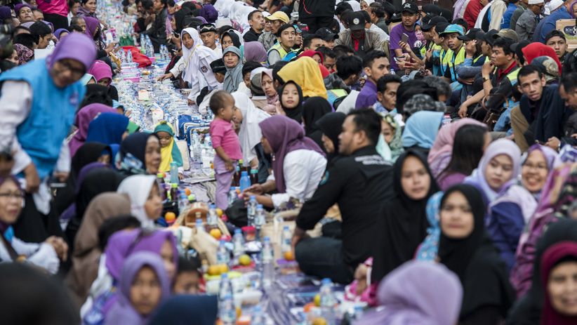 Ribuan Warga Bandung Ikut Buka Puasa Bersama on The Street - Bagian 1