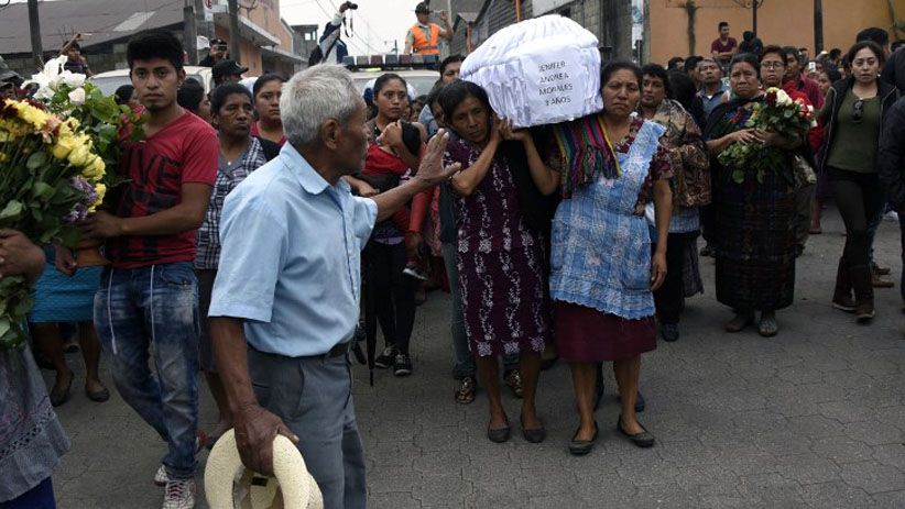 Ribuan Warga Guatemala Iringi Pemakaman Korban Erupsi Gunung Fuego - Bagian 4