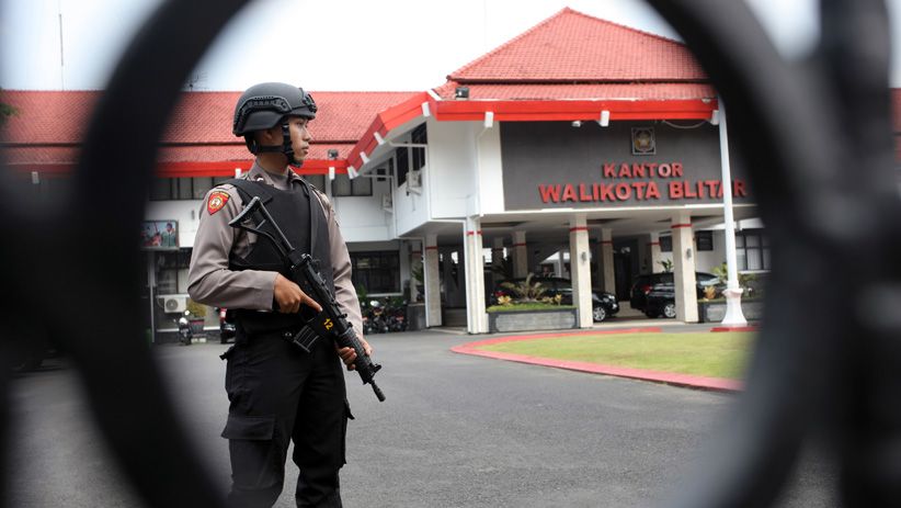 KPK Lanjutkan Penggeledahan Kantor Wali Kota Blitar - Bagian 1