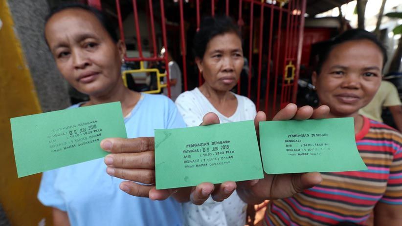 Kelenteng Cokro Bagikan Sembako Gratis untuk Kebutuhan Lebaran - Bagian 3