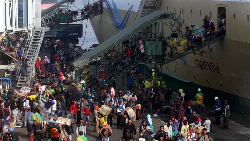Ribuan Pemudik dari Balikpapan Tiba di Pelabuhan Tanjung Perak Surabaya - Bagian 1