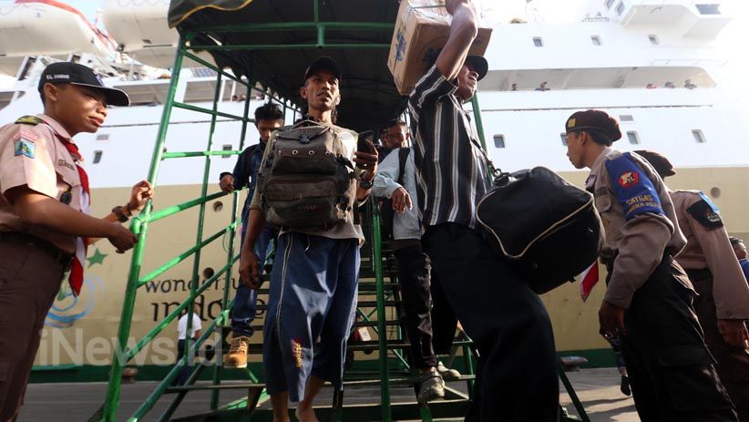 Ribuan Pemudik dari Balikpapan Tiba di Pelabuhan Tanjung Perak Surabaya - Bagian 6