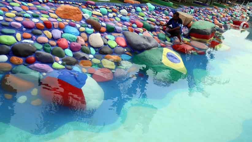 Batu-Batu Cikao Water Park Dihiasi Bendera Peserta Piala Dunia 2018 - Bagian 4