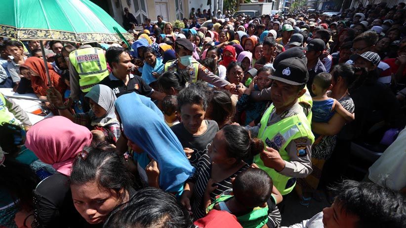 Ribuan Warga Antre Pembagian Zakat Mal di Surabaya - Bagian 7