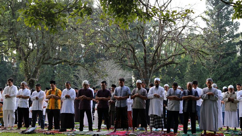 Presiden Jokowi bersama Ribuan Jamaah Salat Id di Kebun Raya Bogor - Bagian 8